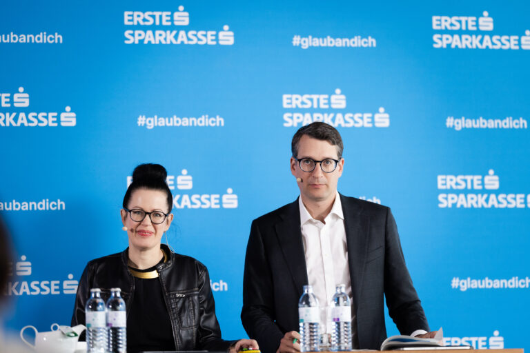Sparstudie 2025: Gerda Holzinger-Burgstaller CEO Erste Bank und Maximilian Clary und Aldringen Privatkundenvorstand Erste Bank