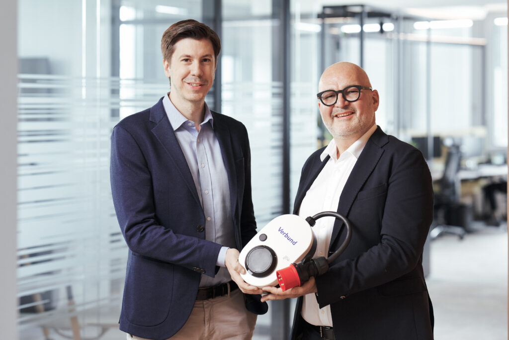 Go-e Charger: Smarte Wallboxen für alle, die überall laden wollen. Marco Vitula, Geschäftsführer von VERBUND Energy4Customers und go-e CCO Christian Philipp