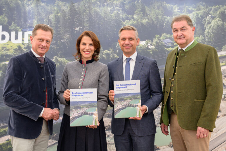 Eröffnung Salzachkraftwerk Stegenwald. Am Foto v.l.n.r.: Michael Amerer, Karoline Edtstadler, Michael Hattmannsdorfer, Karl Heinz Gruber