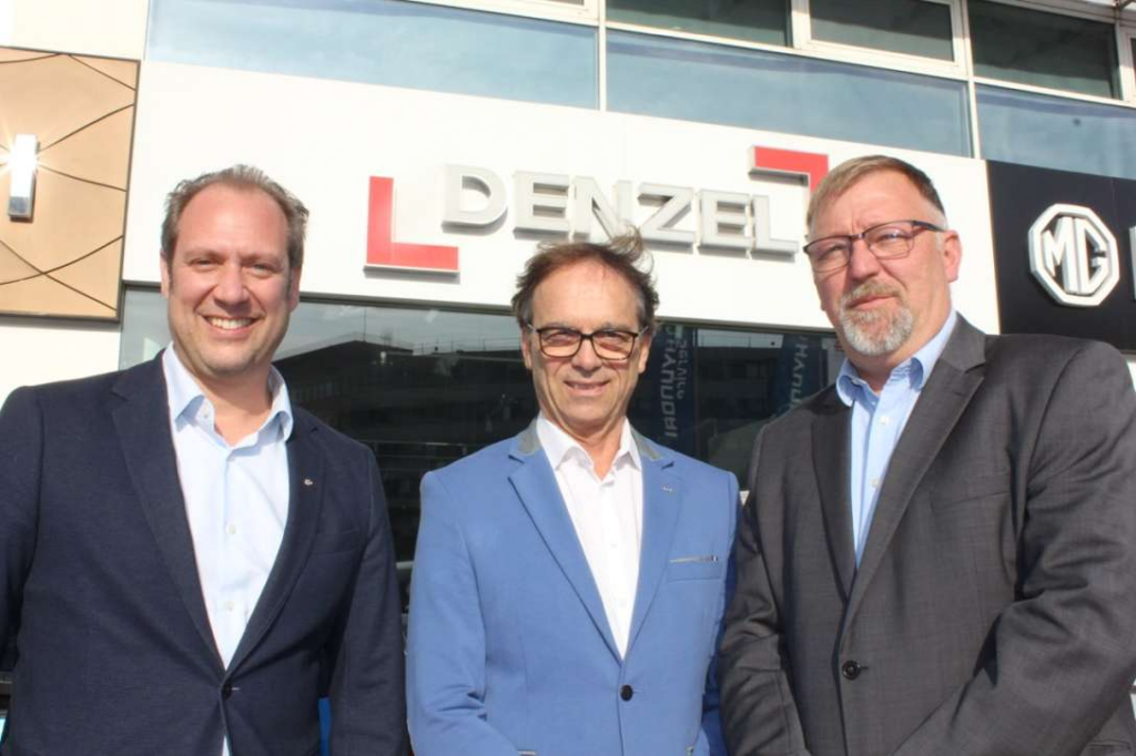 Lack- & Karosseriezentrum: Christian Loidolt und Hans Niederegger (PPG Austria), Hannes Bauer (Denzel, v.l.)