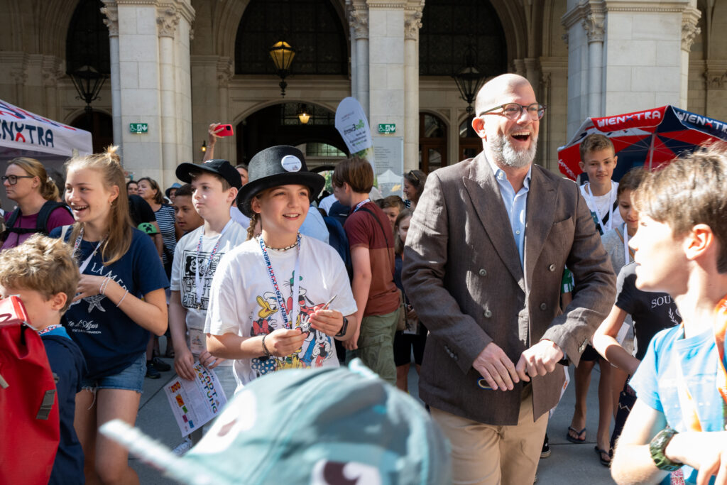 Kinderstadt Wienopolis eröffnet im Rathaus
