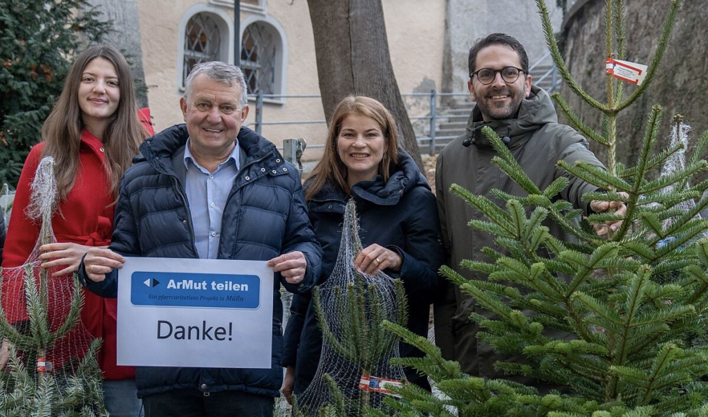 40 regionale Tannenbäume bringen Weihnachtsfreude in Salzburger Wohnzimmer