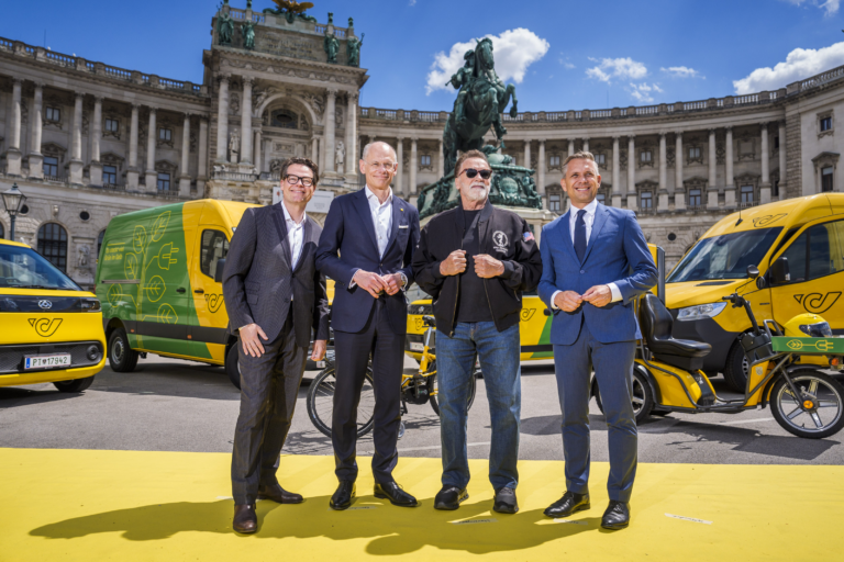 ARNOLD SCHWARZENEGGER GIBT STARTSCHUSS FÜR 100 % ELEKTRISCHE POST-ZUSTELLUNG IN WIEN