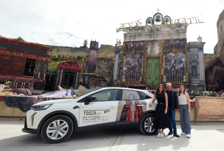 Tosca Auto in der Oper am Steinbruch