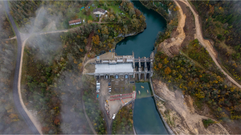 Neue Pumpturbine und zugehörige Ausrüstung.